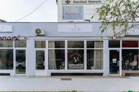 Oklejona witryna lokalu