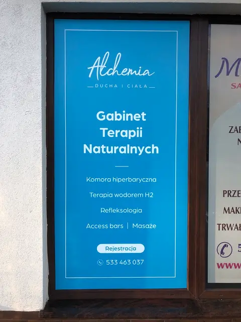 Oklejona witryna lokalu